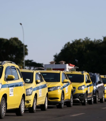 Governo autoriza contrato de R$ 30 bi para motoristas de aplicativos
