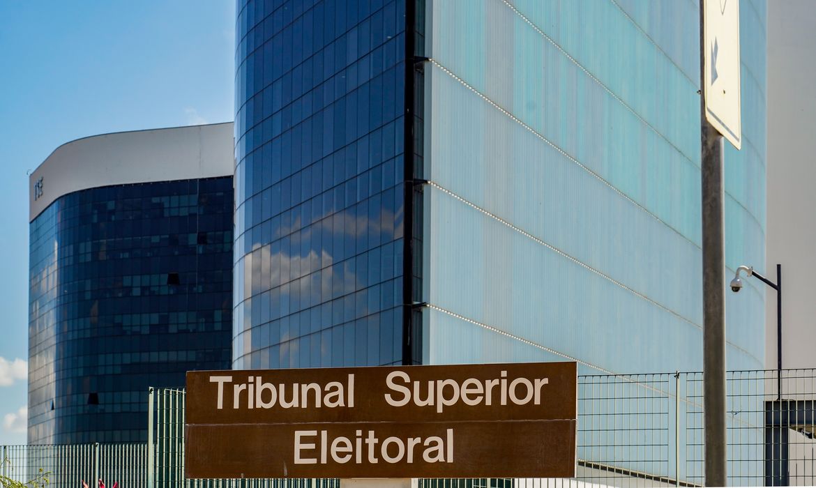 Condenado por lesão corporal contra mulher fica inelegível, decide TSE