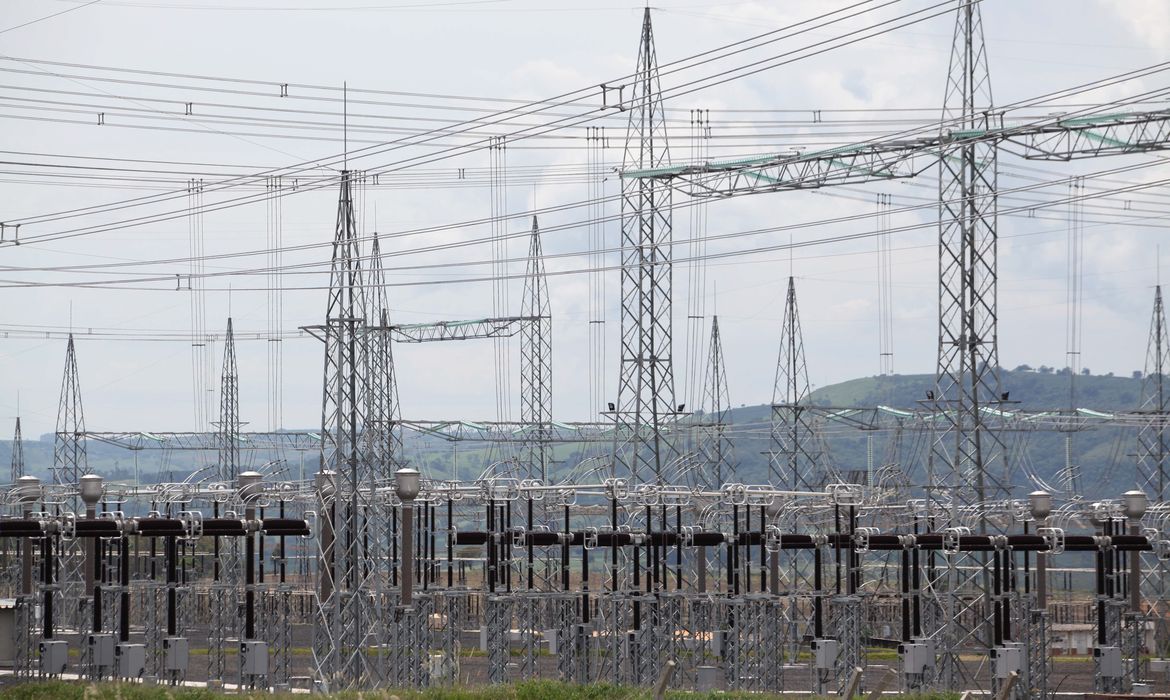 Aneel prevê três leilões de transmissão de energia em 2027