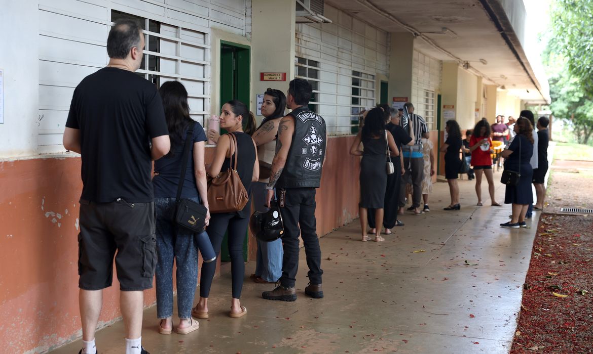 Estudantes relatam violência relacionada à eleição presidencial