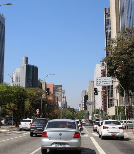 Economistas propõem taxar ricos em vez de cortar gastos sociais 